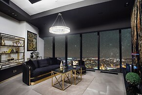 Apartments in Sky Tower with Bathtub near the window