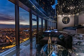 Apartments in Sky Tower with Bathtub near the window