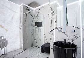 Apartments in Sky Tower with Bathtub near the window