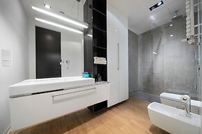 Apartments in Sky Tower with Bathtub near the window