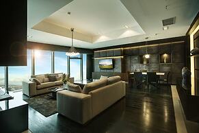 Apartments in Sky Tower with Bathtub near the window