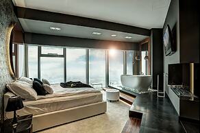 Apartments in Sky Tower with Bathtub near the window