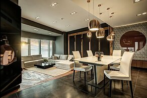 Apartments in Sky Tower with Bathtub near the window