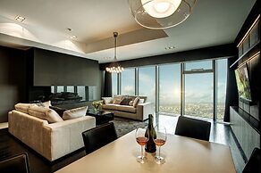Apartments in Sky Tower with Bathtub near the window