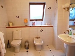 Highland Bear Lodge & Luxury Bear Huts