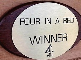 Highland Bear Lodge & Luxury Bear Huts