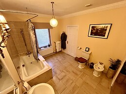 Highland Bear Lodge & Luxury Bear Huts