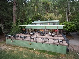 Morrison's Rogue River Lodge