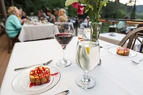 Morrison's Rogue River Lodge