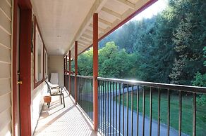 Morrison's Rogue River Lodge
