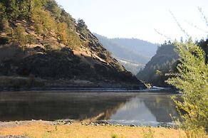 Morrison's Rogue River Lodge