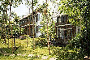 Kampung Sampireun Resort & Spa