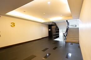 Grand Ratchapruek Hotel