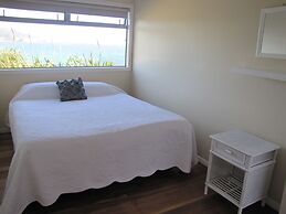 Tipi and Bob's Waterfront Lodge