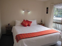 Tipi and Bob's Waterfront Lodge