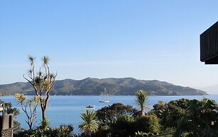 Tipi and Bob's Waterfront Lodge