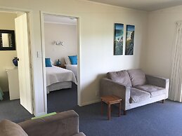 Tipi and Bob's Waterfront Lodge