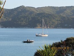 Tipi and Bob's Waterfront Lodge