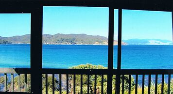 Tipi and Bob's Waterfront Lodge