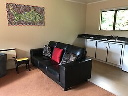 Tipi and Bob's Waterfront Lodge