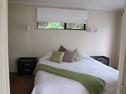 Tipi and Bob's Waterfront Lodge