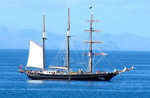 Tipi and Bob's Waterfront Lodge