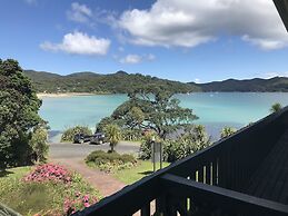 Tipi and Bob's Waterfront Lodge