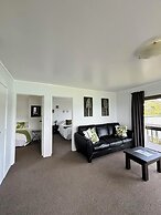 Tipi and Bob's Waterfront Lodge