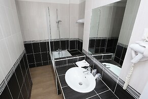 BRIT HOTEL Confort Le Revest Sainte Maxime