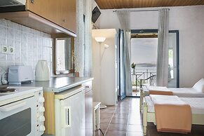 Metaxatos Apartments