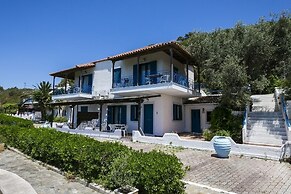 Metaxatos Apartments