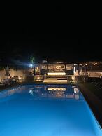 Metaxatos Apartments