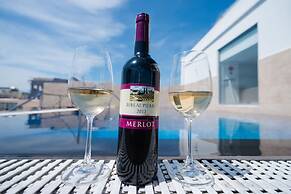 Richico Apartments And Hotel