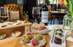 The Captain Cook Hotel