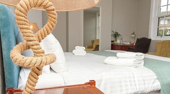 The Captain Cook Hotel