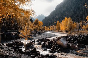 Ouray Riverside Resort - Inn & Cabins