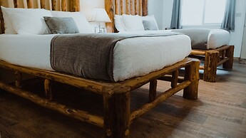 Ouray Riverside Resort - Inn & Cabins