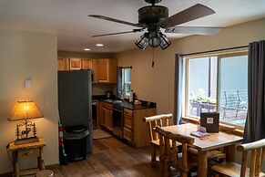 Ouray Riverside Resort - Inn & Cabins