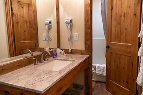 Ouray Riverside Resort - Inn & Cabins