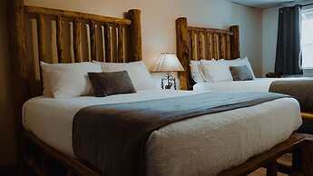 Ouray Riverside Resort - Inn & Cabins