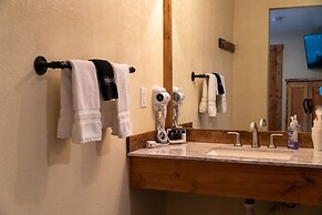 Ouray Riverside Resort - Inn & Cabins