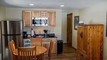 Ouray Riverside Resort - Inn & Cabins