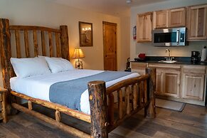 Ouray Riverside Resort - Inn & Cabins