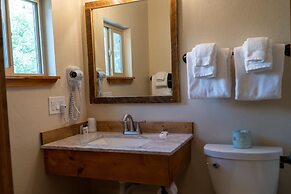 Ouray Riverside Resort - Inn & Cabins