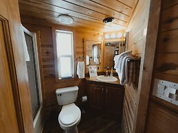 Ouray Riverside Resort - Inn & Cabins