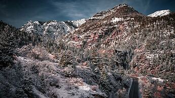 Ouray Riverside Resort - Inn & Cabins