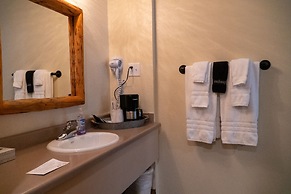 Ouray Riverside Resort - Inn & Cabins