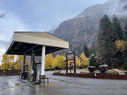 Ouray Riverside Resort - Inn & Cabins
