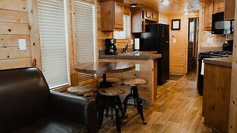 Ouray Riverside Resort - Inn & Cabins