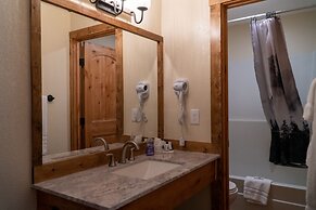 Ouray Riverside Resort - Inn & Cabins